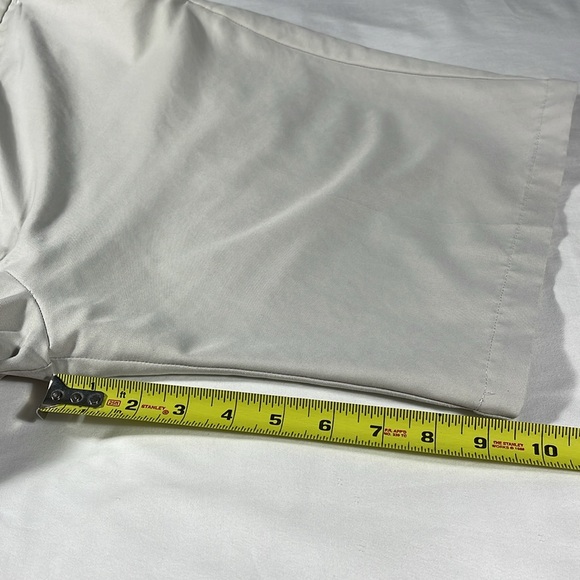 Dockers mens khaki polyester flat front 9.5" inseam Golf shorts - size 38 - Picture 10 of 11